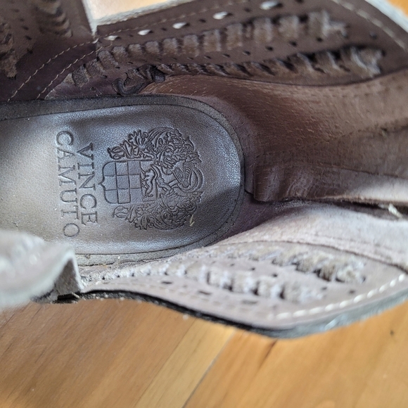 Vince Camuto Prastata Suede Woven Laser Cut Taupe Booties Womens Sz 9 Boots - Picture 8 of 10